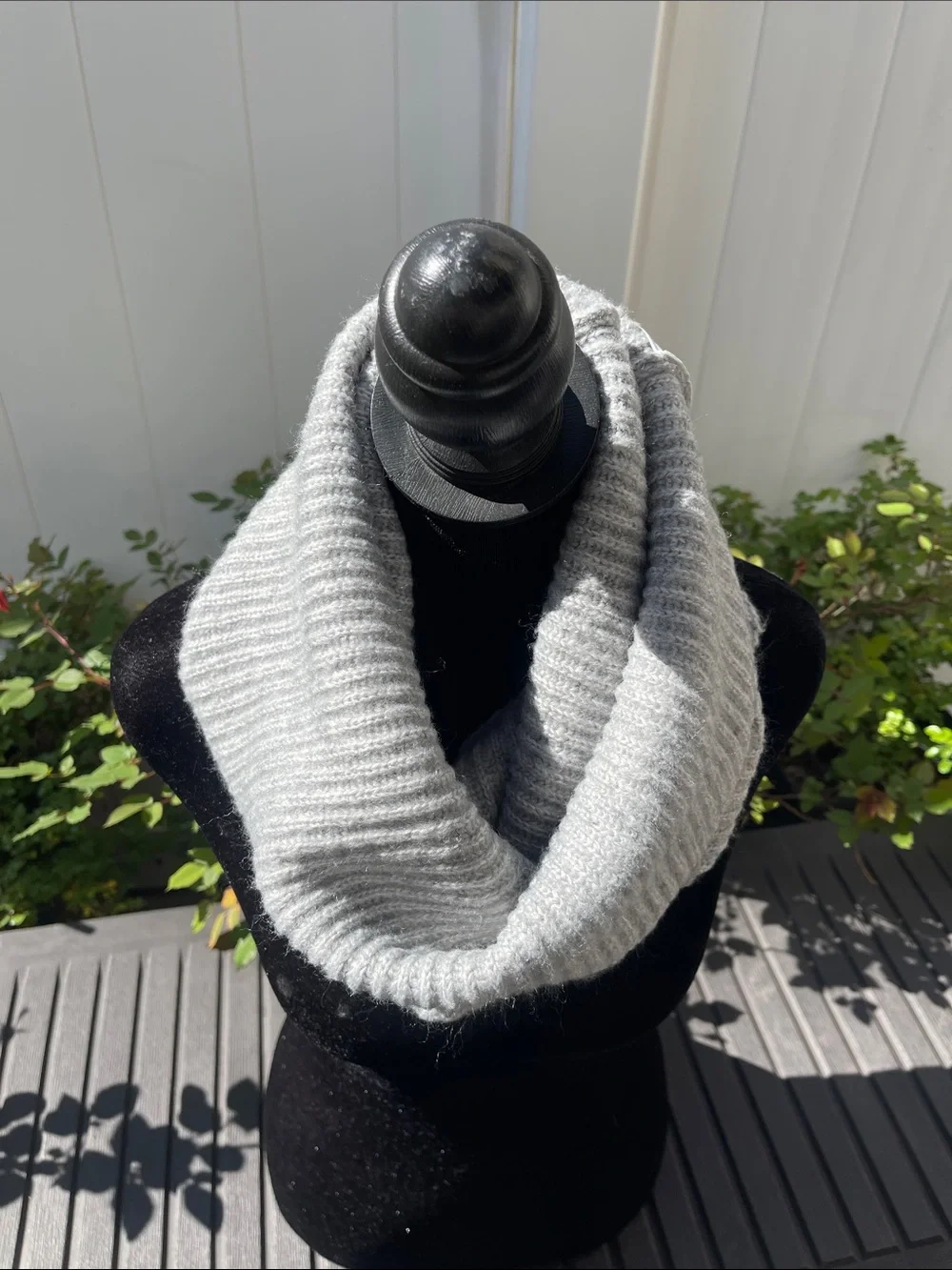 H&M Light Gray Ribbed Knit Scarf